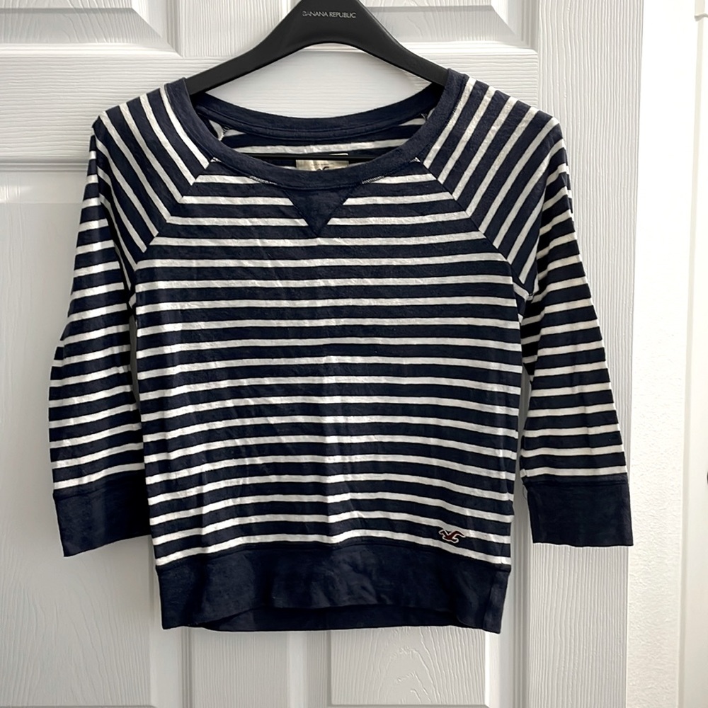 Navy and White Thin Stripe Three Quarter Sleeve Crew Neck Hollister Size XS
